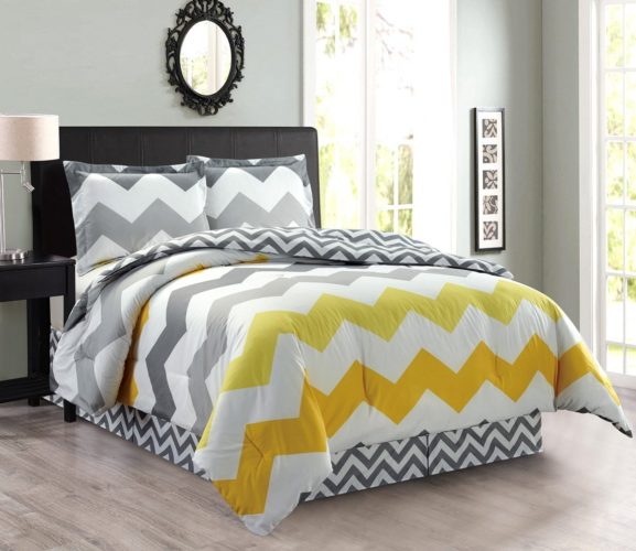 4-Piece Oversize CHEVRON ZIGZAG Reversible Designer Goose Down Alternative Comforter Set King Size Bedding (Yellow, Grey, White)